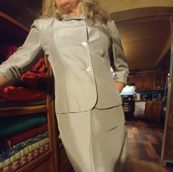 Ann Mali suit. This one has a HISTORY - Picture 2 of 8